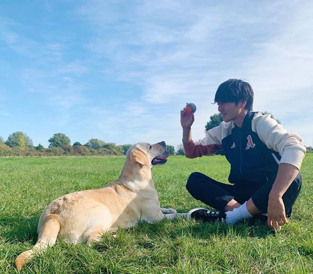 サッカー日本代表・原口元気選手の犬愛が凄い！　幼い頃から犬と練習の画像1