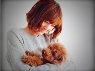 本田翼、愛犬を膝に乗せたTikTok動画を公開　「ダブルでかわいすぎる」