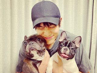 中川大志、誕生日に愛犬との写真を公開　フレブルの魅力は「アホっぽい」