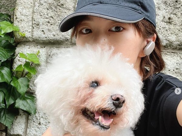 安田美沙子、走ることが大好きな15歳の愛犬ビションフリーゼと散歩