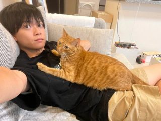 松丸亮吾の愛猫「リド」の写真が猫好きのハートを射抜くワケ