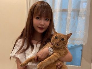 中川翔子、着れなかった夏用ワンピを着用も愛猫・メポの主張が強すぎる